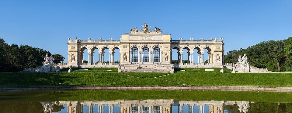 Schlosspark Schönbrunn und die Gloriette, Wien